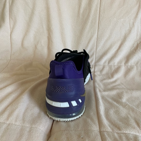 Lebron James Nike Shoes - Picture 5 of 6